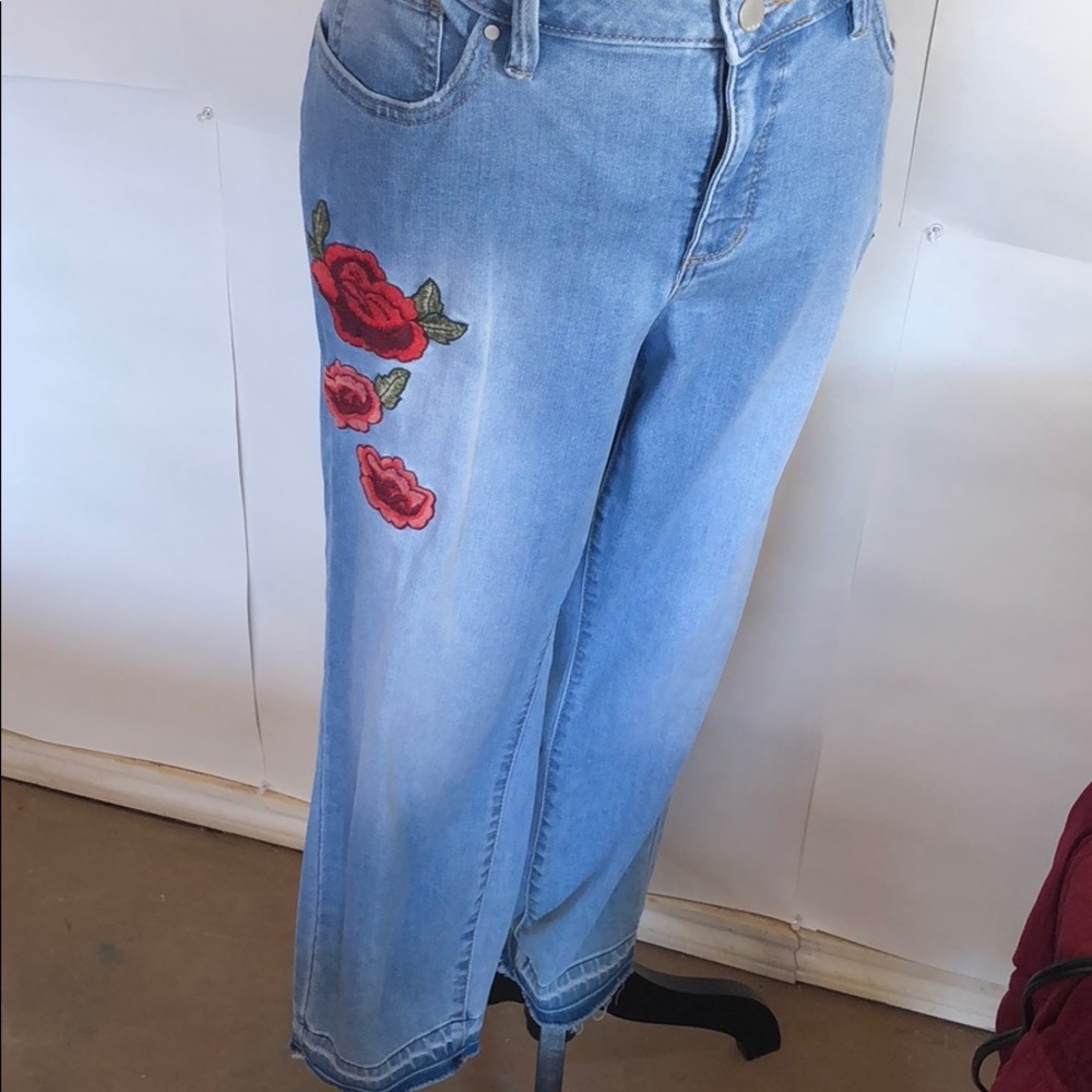 ANA 👖SKINNY ANKLE🌺has Stretch in these Jeans